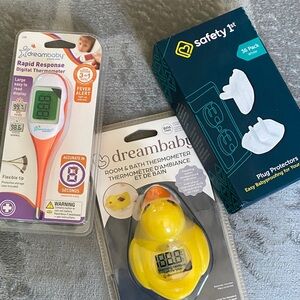 Dreambaby Digital Thermometer Bath Thermometer and Safety 1st Plug Protectors